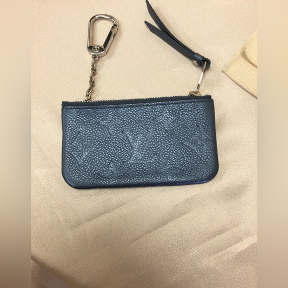 LOUIS VUITTON KEY POUCH - Picture 2 of 6